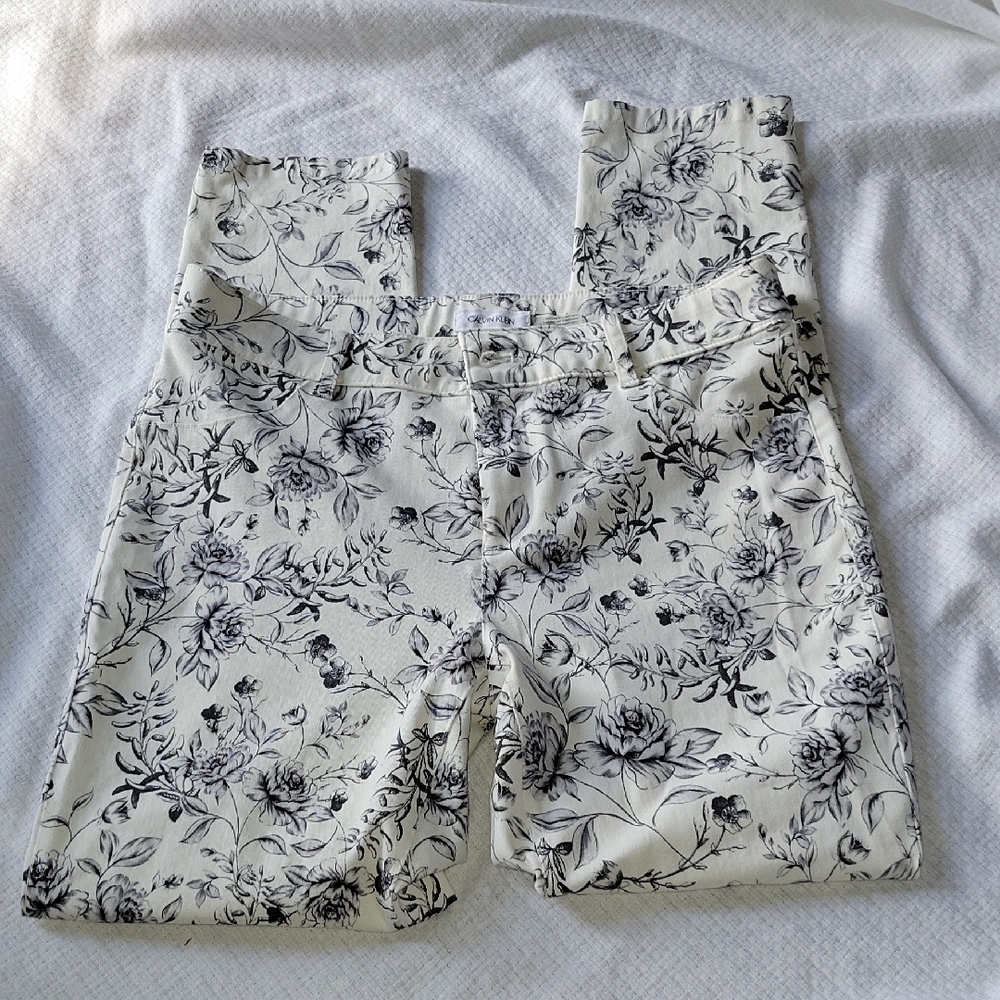 Calvin Klein Cream Black Floral Skinny Slacks Size 4 Mint Condition